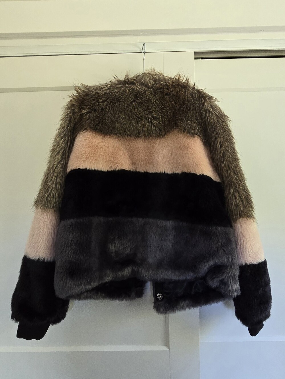 Vero Moda Color Block Short Faux Fur Medium Jacket - Picture 2 of 10